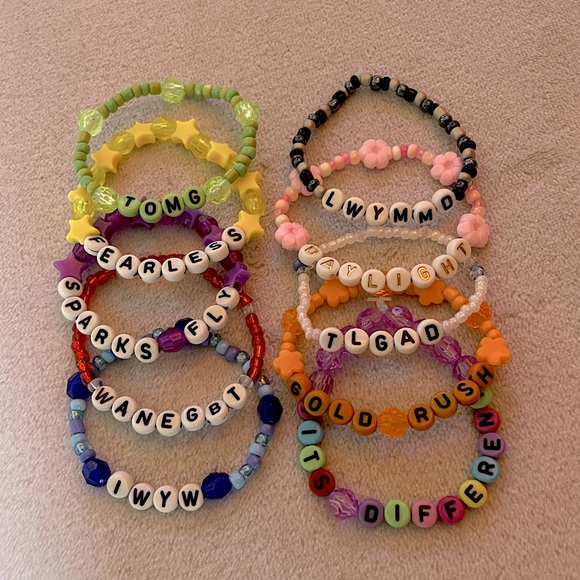 10 Pack of Taylor Swift Bracelets - Picture 1 of 1
